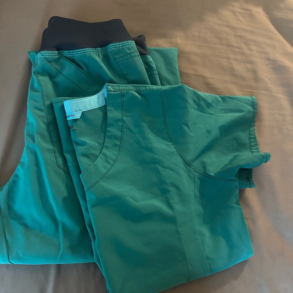 Women’s Carhartt Scrub Set